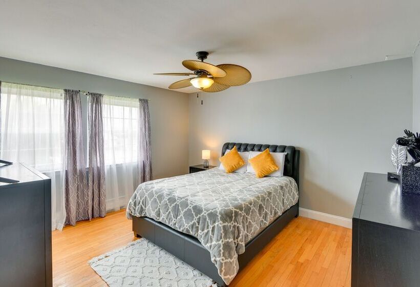 Medford Home W/ Pool, Near Golf Courses!