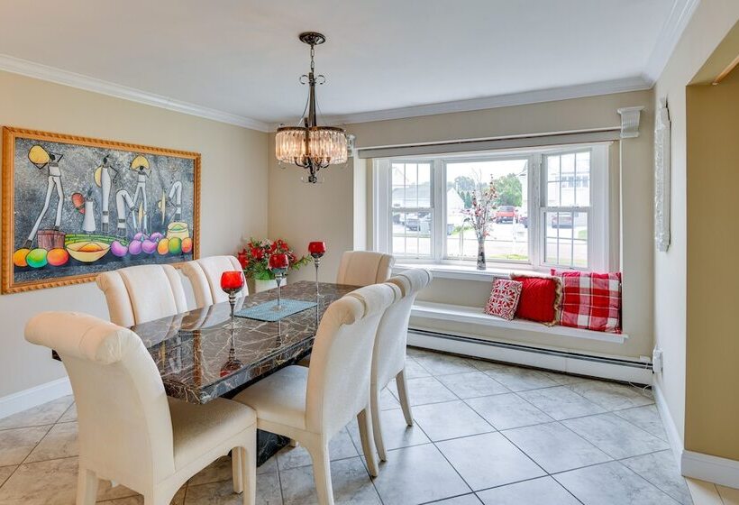 Medford Home W/ Pool, Near Golf Courses!