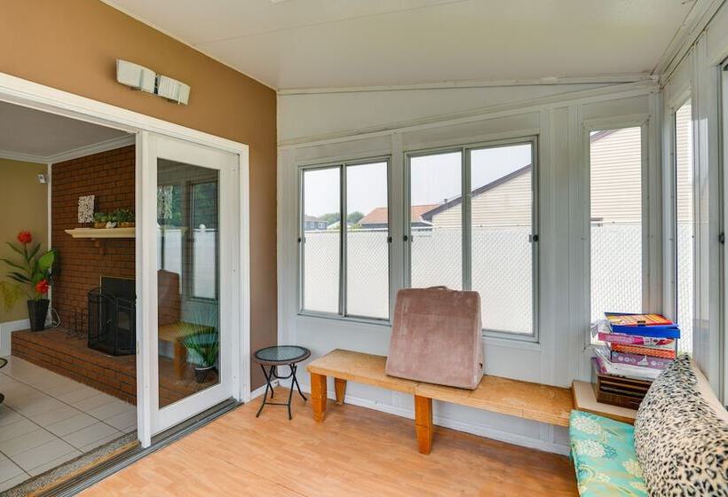 Medford Home W/ Pool, Near Golf Courses!