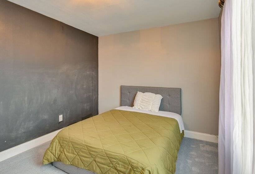 Medford Home W/ Pool, Near Golf Courses!