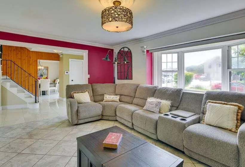 Medford Home W/ Pool, Near Golf Courses!