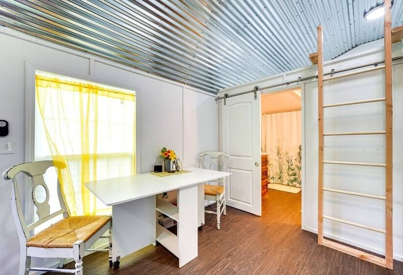 Peaceful Cabin Near Lake Texoma W/ Fire Pit!