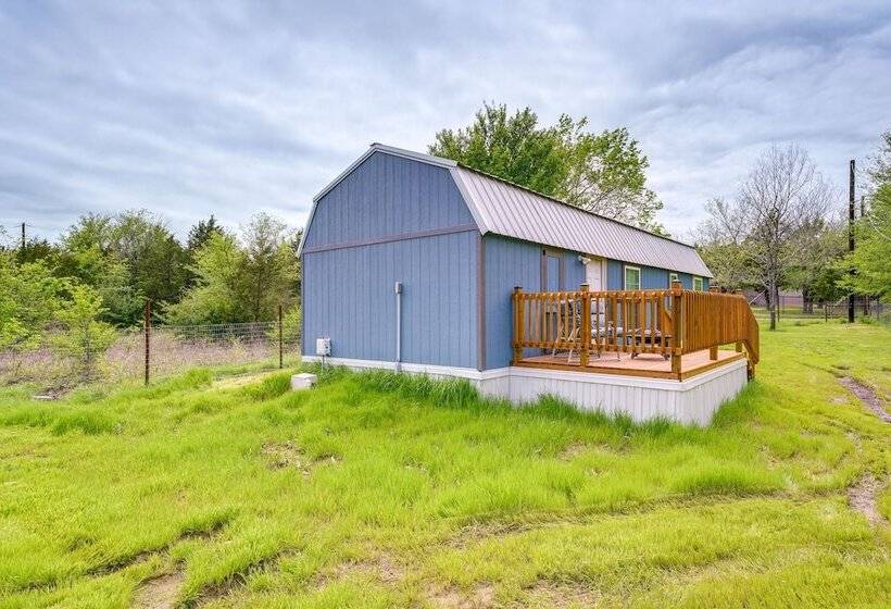 Peaceful Cabin Near Lake Texoma W/ Fire Pit!