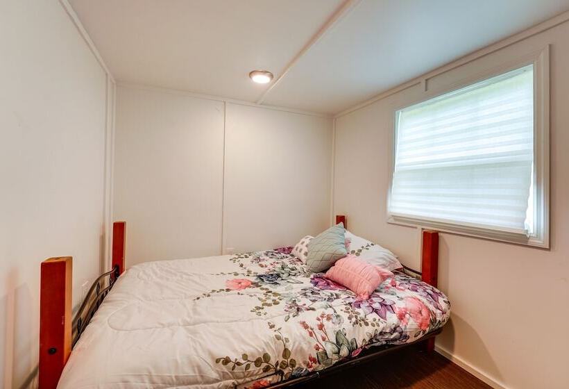 Peaceful Cabin Near Lake Texoma W/ Fire Pit!