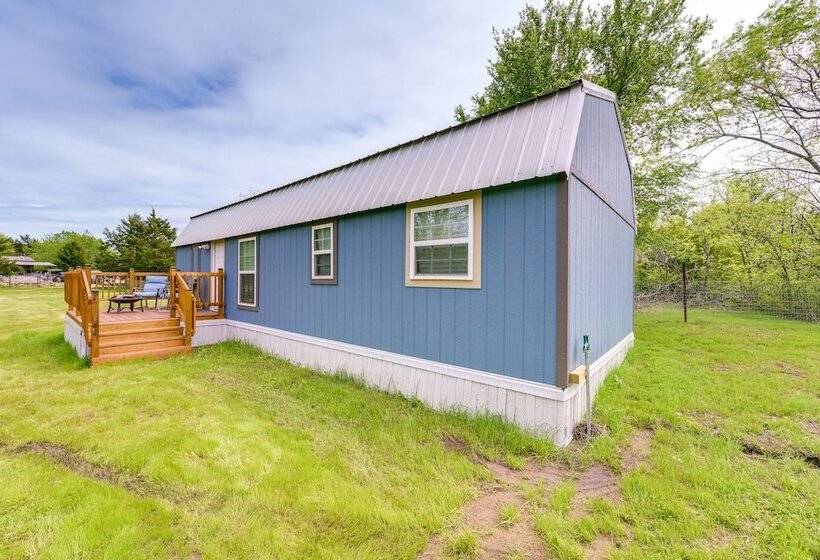Peaceful Cabin Near Lake Texoma W/ Fire Pit!