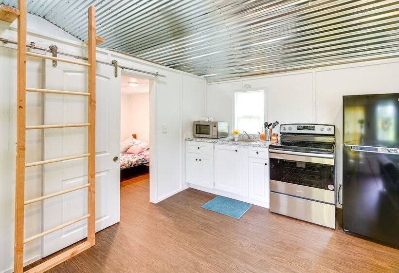 Peaceful Cabin Near Lake Texoma W/ Fire Pit!