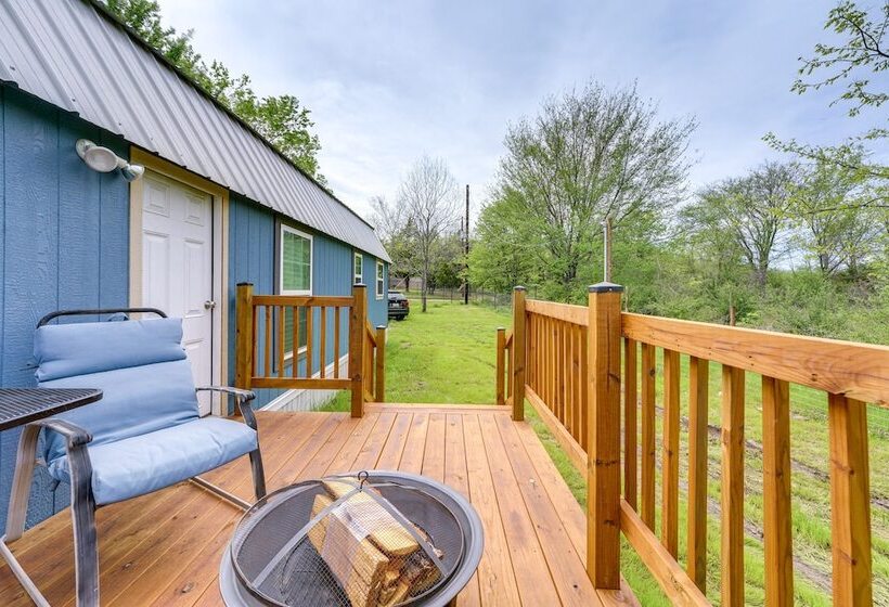 Peaceful Cabin Near Lake Texoma W/ Fire Pit!