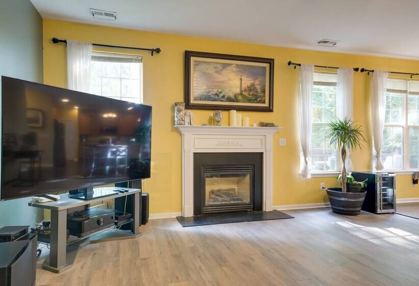 Pet Friendly Holly Springs Residence With Deck!