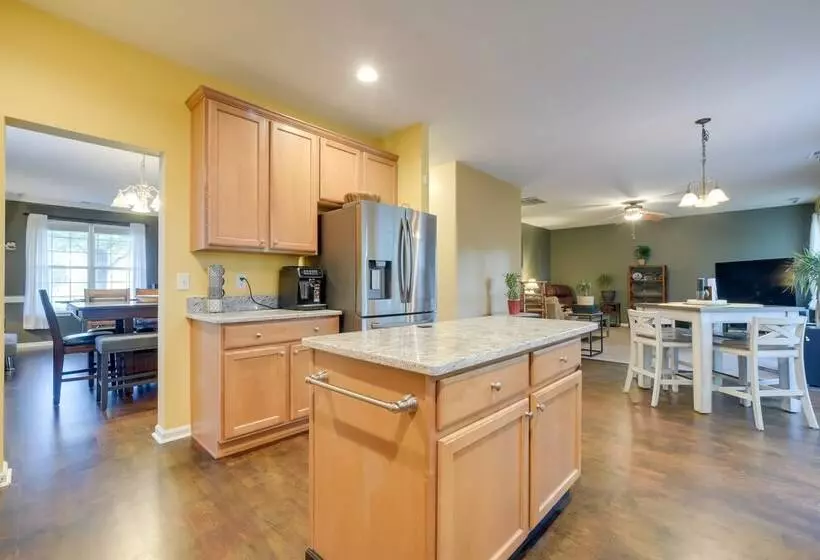 Pet Friendly Holly Springs Residence With Deck!