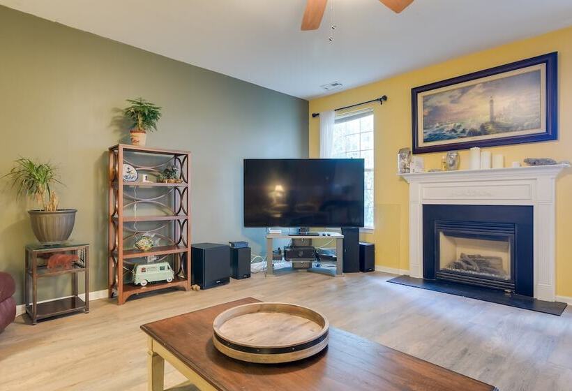 Pet Friendly Holly Springs Residence With Deck!