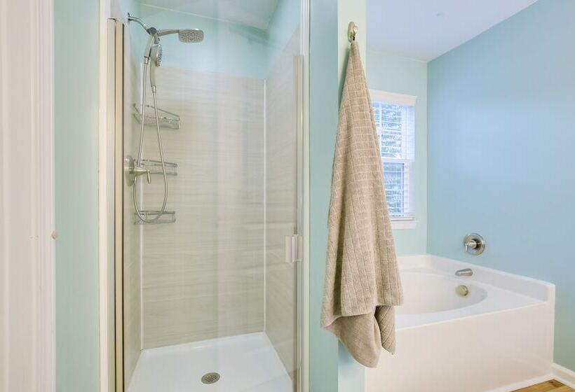 Pet Friendly Holly Springs Residence With Deck!