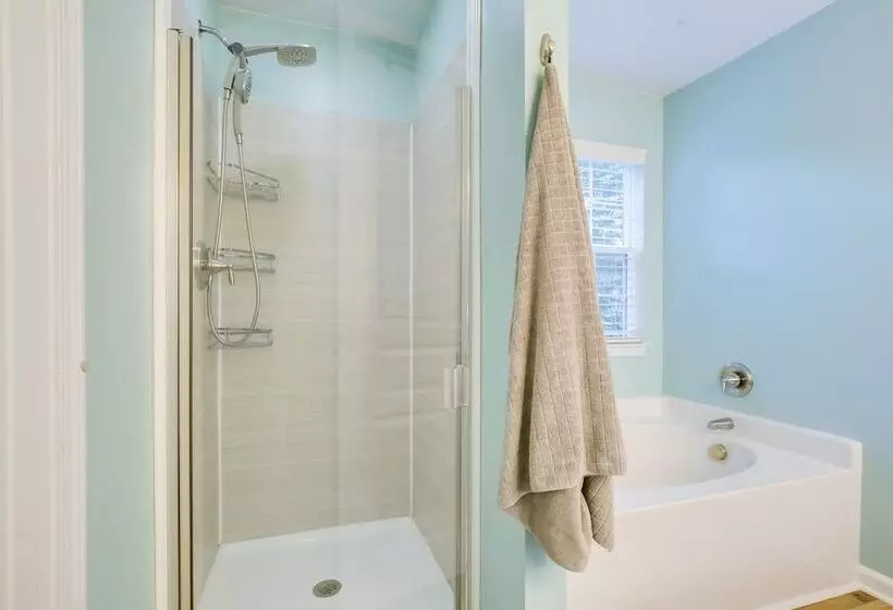Pet Friendly Holly Springs Residence With Deck!