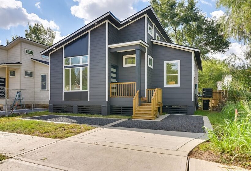 Pet Friendly Houston Home ~ 3 Mi To Downtown!