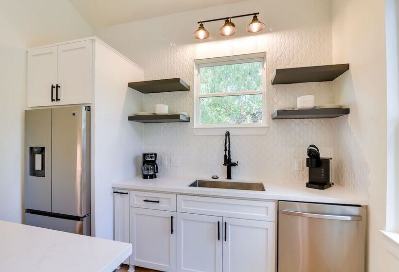 Pet Friendly Houston Home ~ 3 Mi To Downtown!