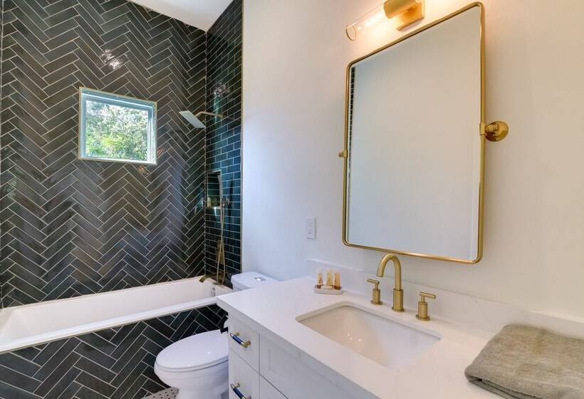 Pet Friendly Houston Home ~ 3 Mi To Downtown!