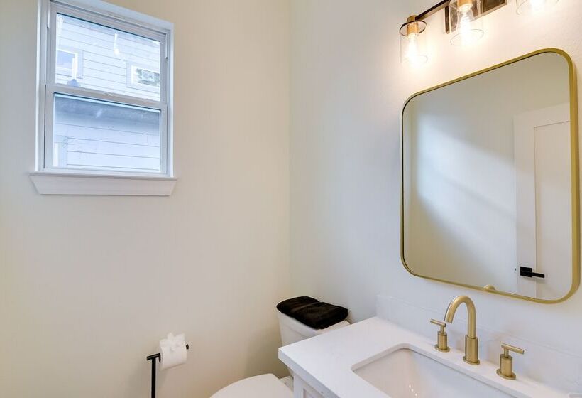 Pet Friendly Houston Home ~ 3 Mi To Downtown!