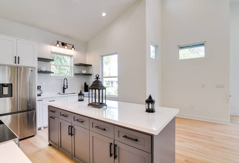 Pet Friendly Houston Home ~ 3 Mi To Downtown!