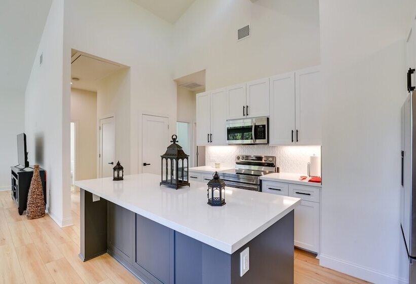 Pet Friendly Houston Home ~ 3 Mi To Downtown!