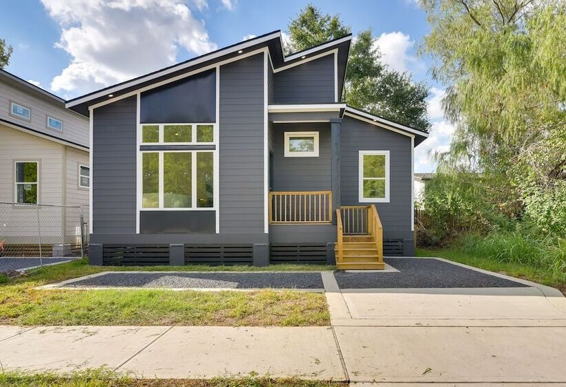 Pet Friendly Houston Home ~ 3 Mi To Downtown!