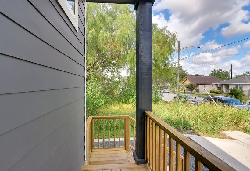 Pet Friendly Houston Home ~ 3 Mi To Downtown!