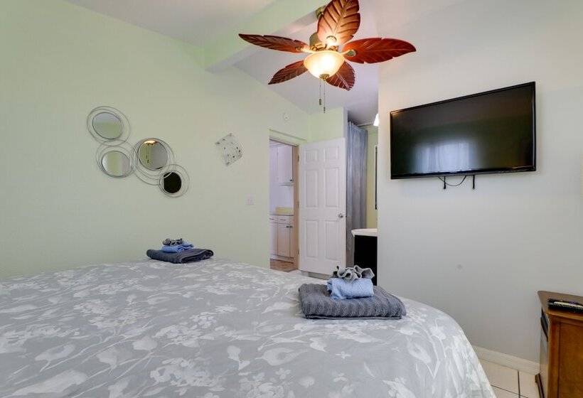 Pet Friendly Port Charlotte Home W/ Canal Access!