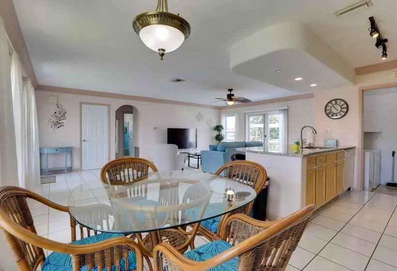 Pet Friendly Port Charlotte Home W/ Canal Access!