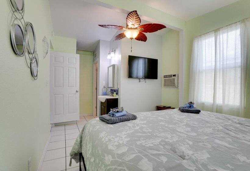 Pet Friendly Port Charlotte Home W/ Canal Access!