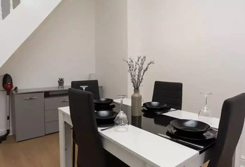 レジデンス Impeccable 2 Bed House In Stoke On Trent
