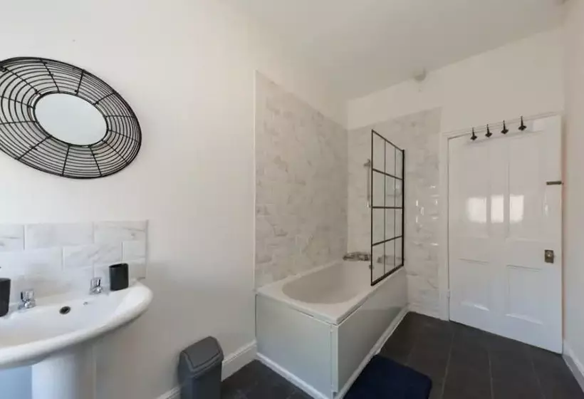 レジデンス Impeccable 2 Bed House In Stoke On Trent