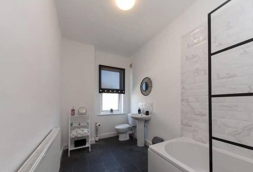 레지던스 Impeccable 2 Bed House In Stoke On Trent