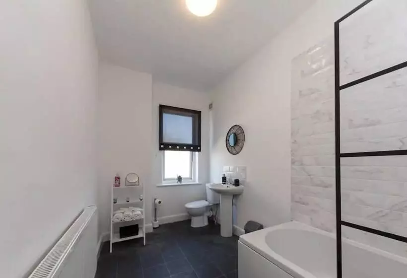 レジデンス Impeccable 2 Bed House In Stoke On Trent