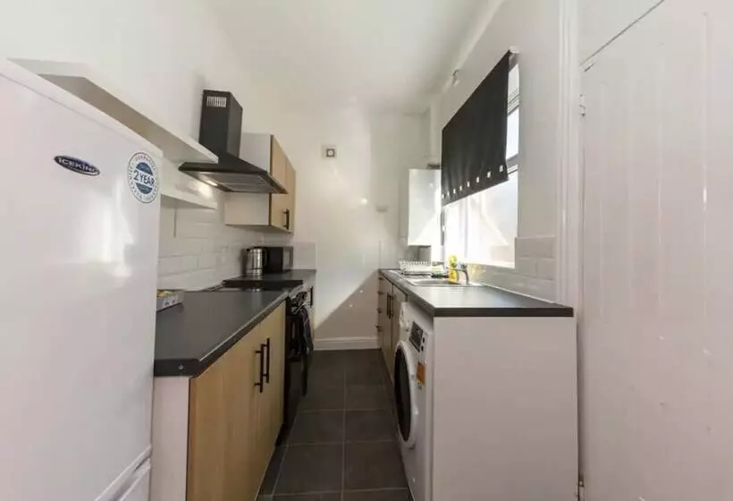 レジデンス Impeccable 2 Bed House In Stoke On Trent