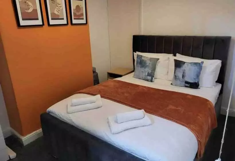 レジデンス Impeccable 2 Bed House In Stoke On Trent