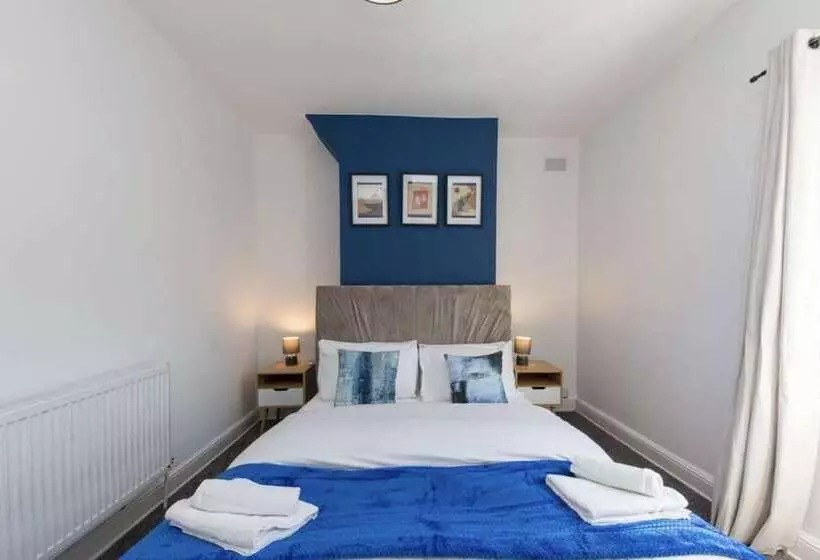 レジデンス Impeccable 2 Bed House In Stoke On Trent