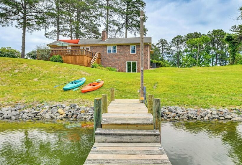 Riverfront Virginia Home   Dock, Fire Pit & Kayaks