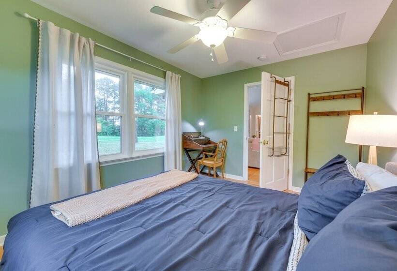 Riverfront Virginia Home   Dock, Fire Pit & Kayaks