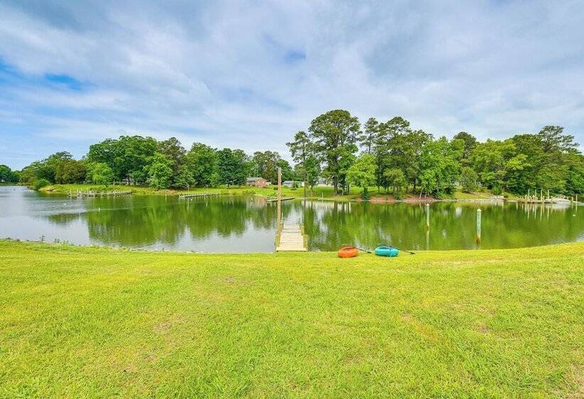 Riverfront Virginia Home   Dock, Fire Pit & Kayaks