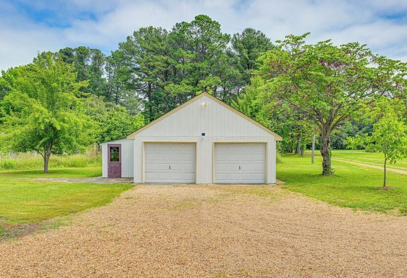 Riverfront Virginia Home   Dock, Fire Pit & Kayaks
