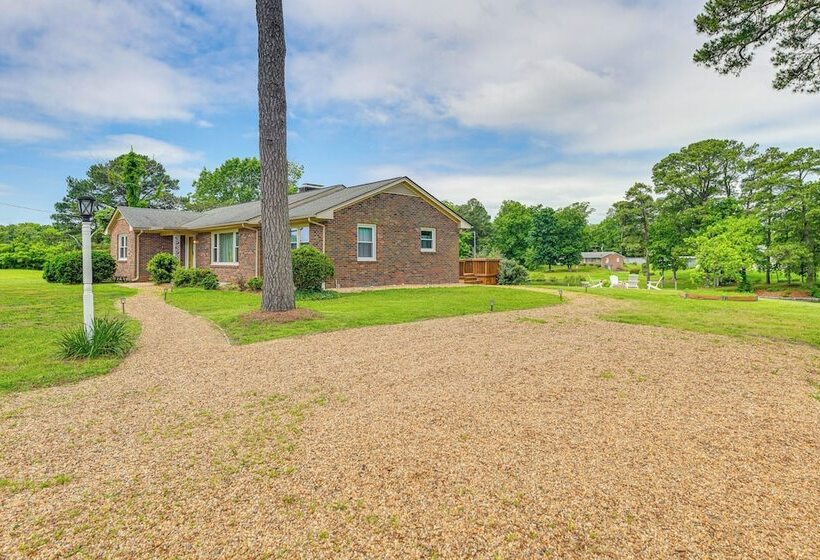 Riverfront Virginia Home   Dock, Fire Pit & Kayaks