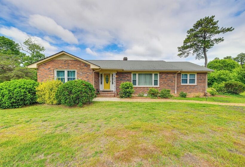 Riverfront Virginia Home   Dock, Fire Pit & Kayaks
