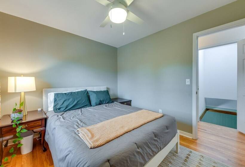 Riverfront Virginia Home   Dock, Fire Pit & Kayaks