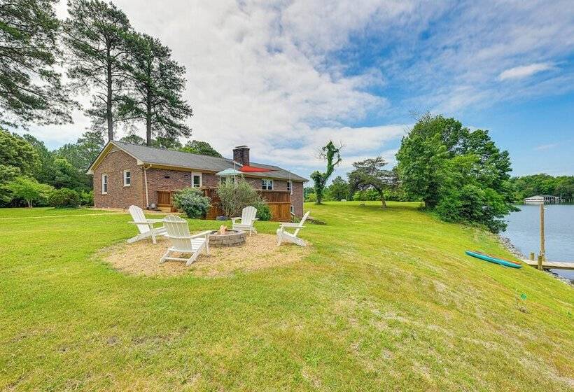 Riverfront Virginia Home   Dock, Fire Pit & Kayaks