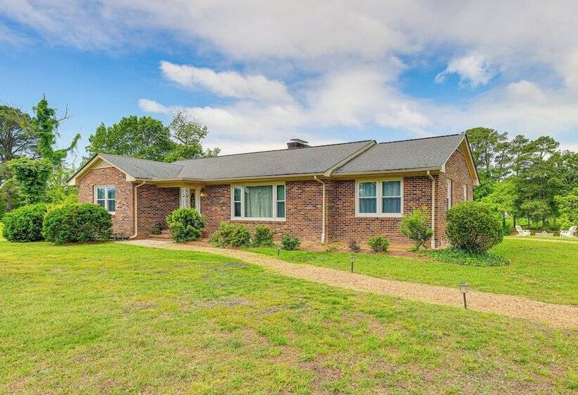 Riverfront Virginia Home   Dock, Fire Pit & Kayaks