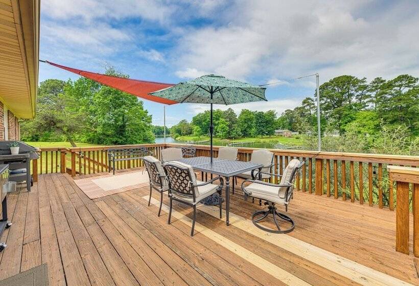 Riverfront Virginia Home   Dock, Fire Pit & Kayaks