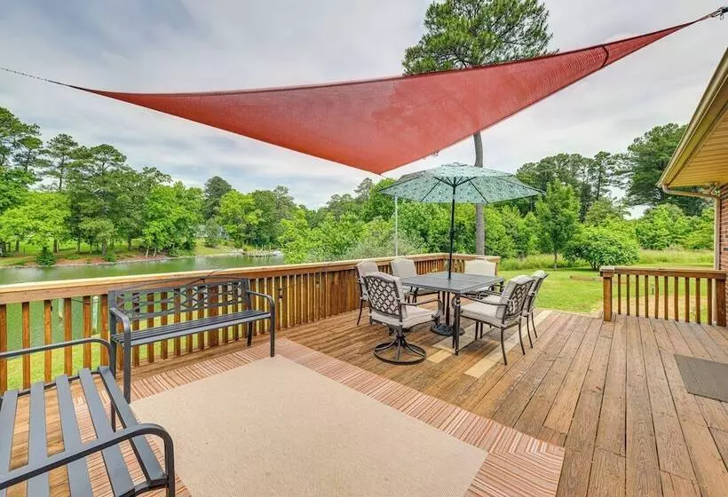 Riverfront Virginia Home   Dock, Fire Pit & Kayaks