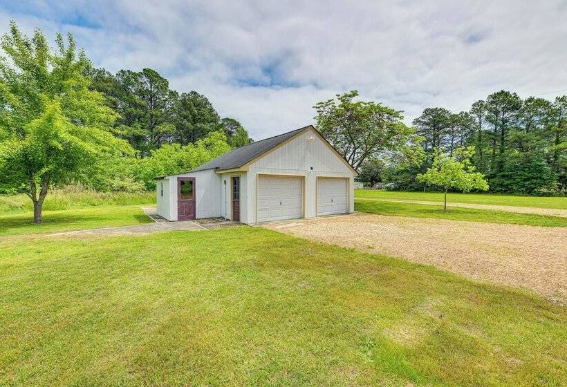 Riverfront Virginia Home   Dock, Fire Pit & Kayaks