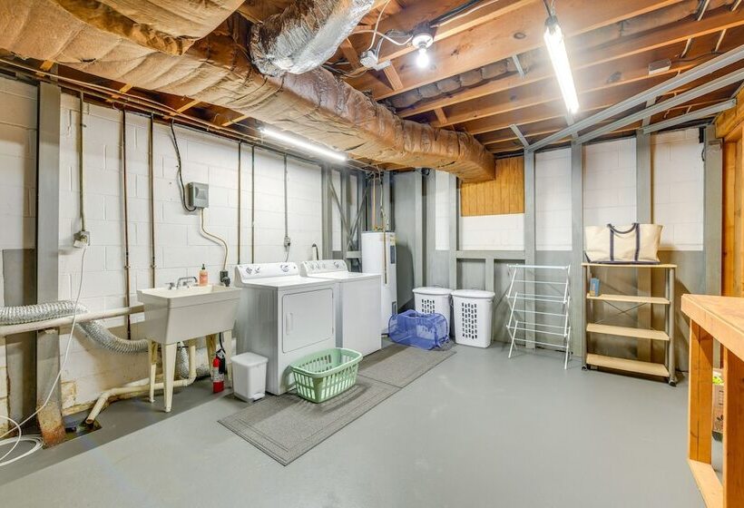 Riverfront Virginia Home   Dock, Fire Pit & Kayaks