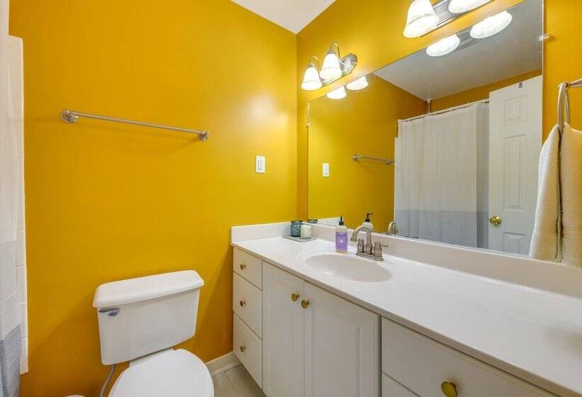 Riverfront Virginia Home   Dock, Fire Pit & Kayaks