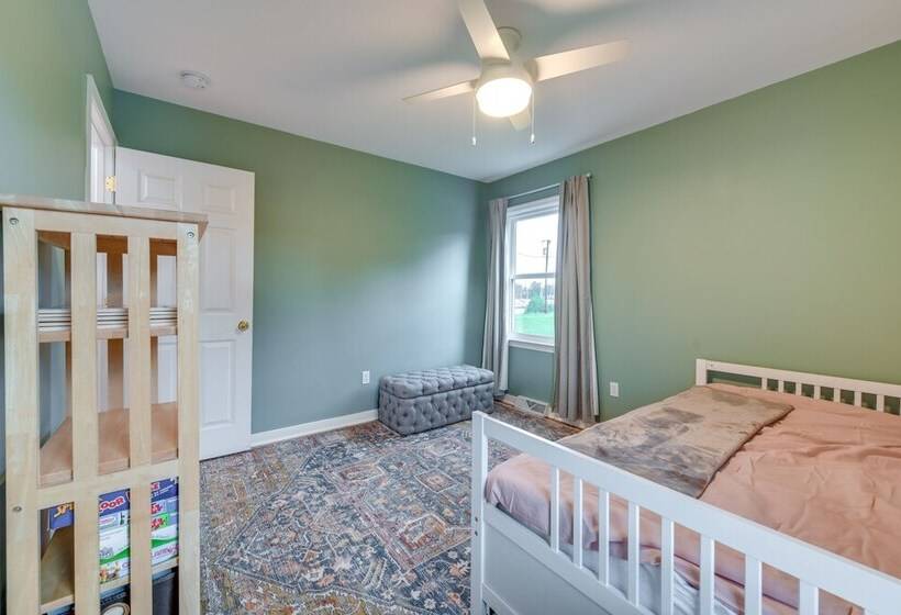 Riverfront Virginia Home   Dock, Fire Pit & Kayaks