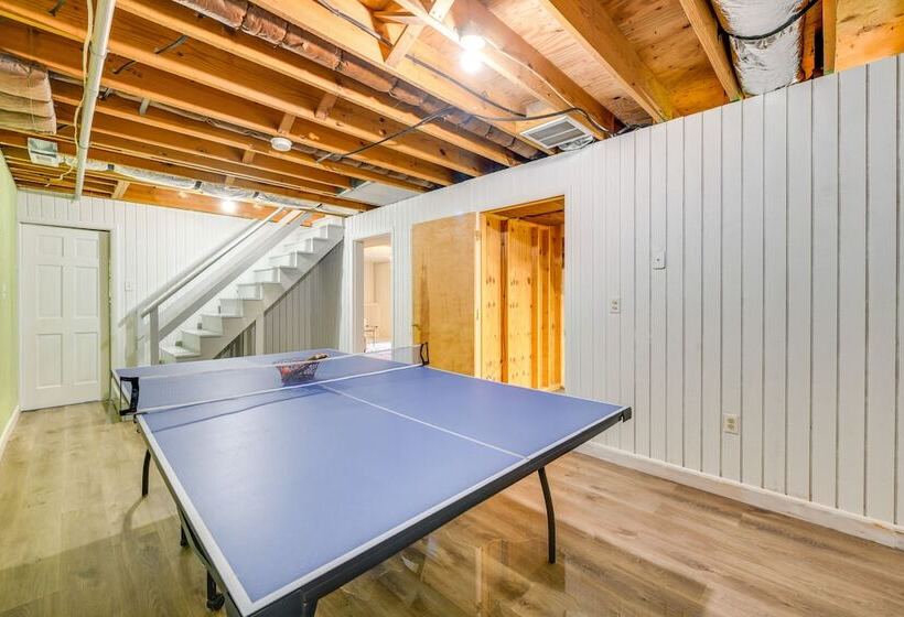 Riverfront Virginia Home   Dock, Fire Pit & Kayaks